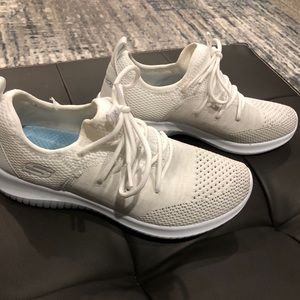 Sketchers sz 7.5 white
